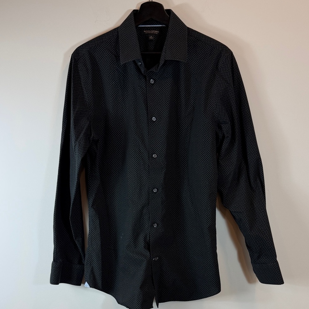 Banana Republic Men’s Black Dress Shirt with Subtle Dot Pattern